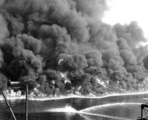着火的凯霍加河——图片来自克利夫兰州立大学图书馆
