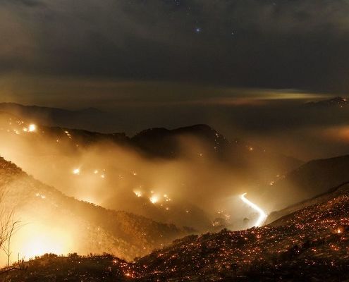 Thomas Fire照片由Marcus Yam拍摄，洛杉矶时报